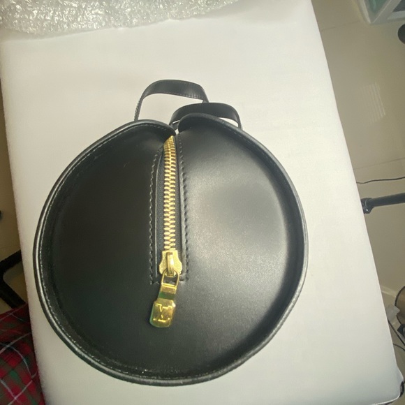 Authentic Louis Vuitton Epi Noir soufflot papillon - Picture 4 of 8